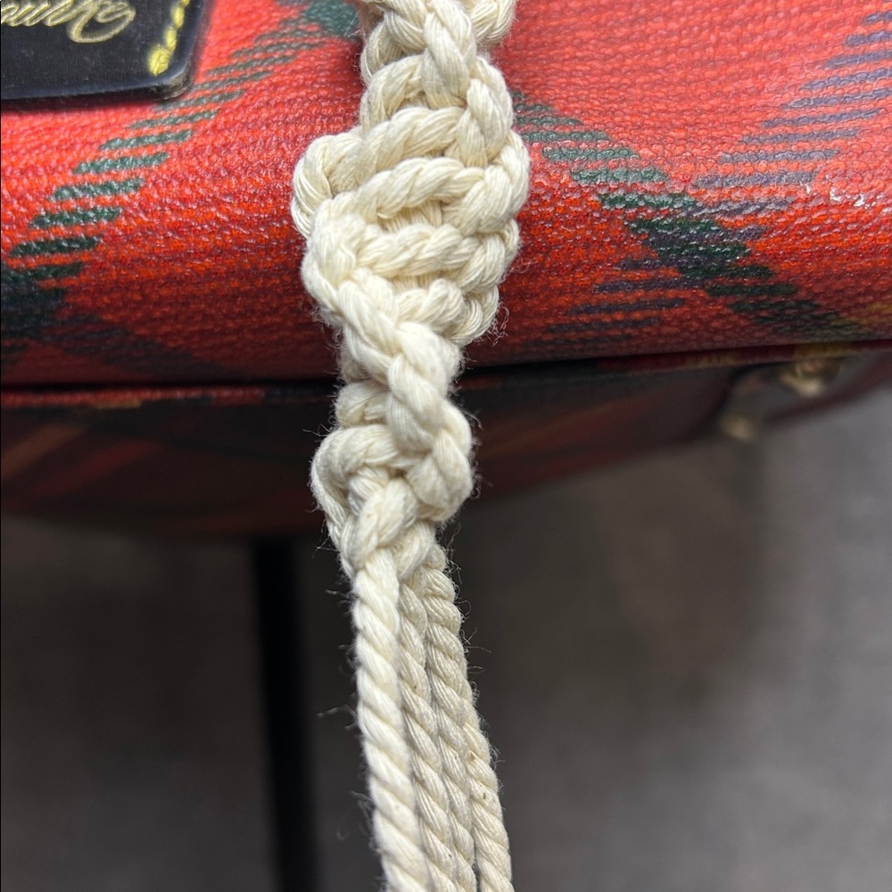 Handmade Macrame Gold Daisy Key Chain - Picture 6 of 9